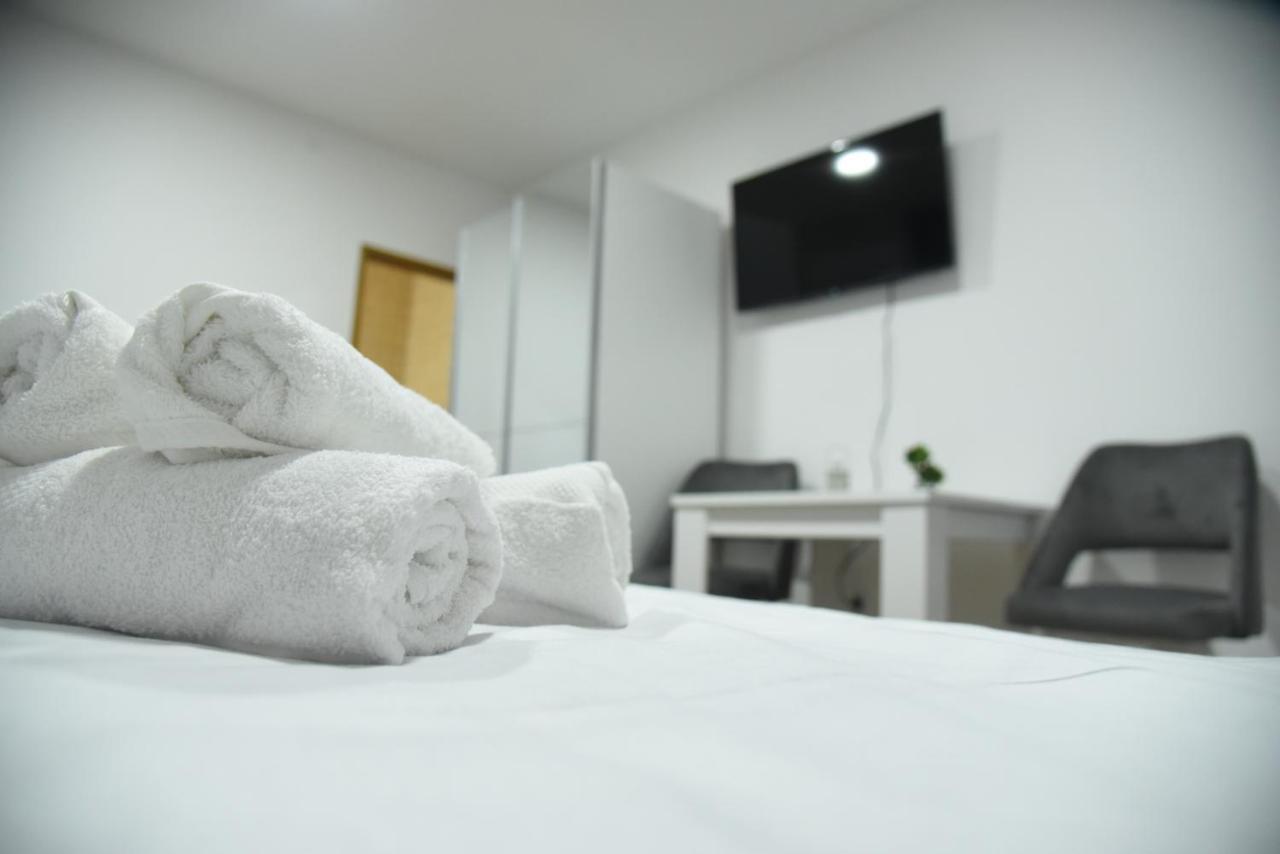 Restoran,,Vuk,, Trsic Panzió Kültér fotó