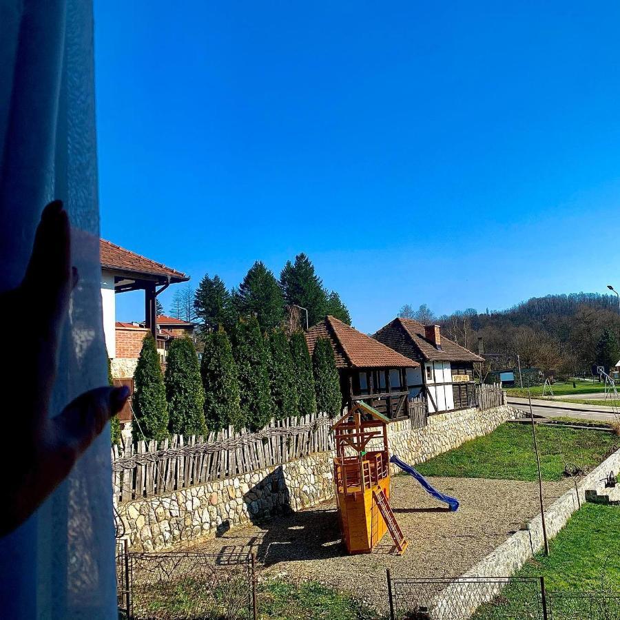 Restoran,,Vuk,, Trsic Panzió Kültér fotó