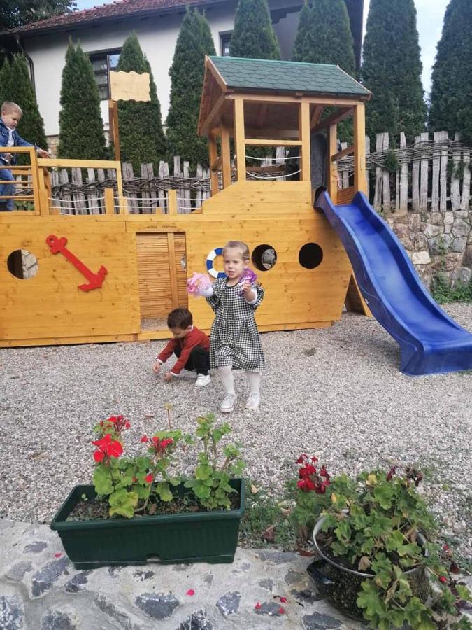 Restoran,,Vuk,, Trsic Panzió Kültér fotó